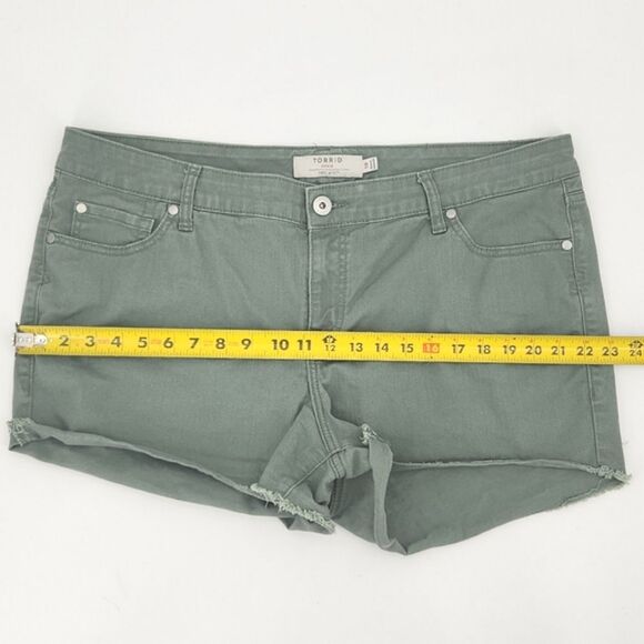 Torrid Jean Shorts Women Plus Size 18 Olive Green Travel Vacation Goblincore - Picture 6 of 10